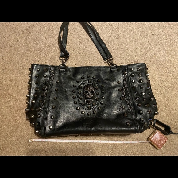 Handbags - SOLD      Skull purse